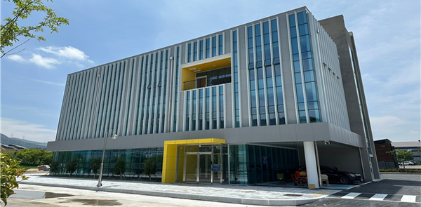 경남 김해시(시장 홍태용)는 ‘한국로봇리퍼브센터’를 통해 생산 현장의 로봇 장비 교체 주기를 연장하고, 대체 부품 교체를 통한 비용 절감과 함께 탄소중립 실현이라는 국가·지역 전략에 부합하는 순환경제 모델을 구체화한다. (사진=김지수 기자/김해시청)