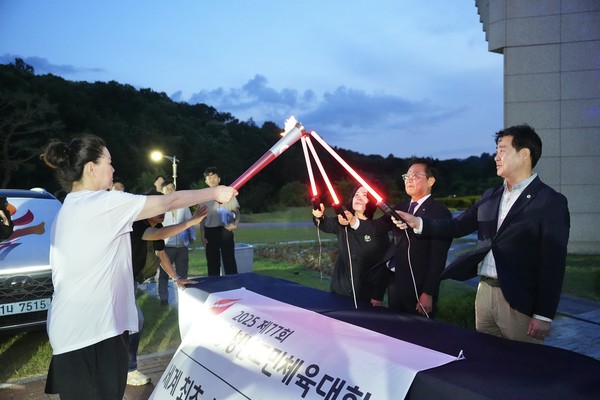 충청남도민체육대회가 세계 최초의 수소전기 채화와 AI 미디어파사드의 도입으로 ‘친환경 체전’의 상징이자, 지역의 문화·역사·경제를 잇는 결정적 전환점이 될 것으로 전망된다. (사진=김지수 기자/천안시청)