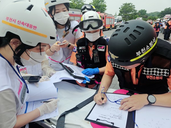 [한국지방정부신문=김미숙 기자] 경기도(도지사 김동연)가 전국 유일의 ‘보건소 재난 대응 중점교육 체계’를 통해, 국내 재난 대응 교육의 기준선을 높이는 한편 UN 재난위험감소 프레임워크(Sendai Framework)에서 제시하는 ‘예방 중심, 준비 대응 강조’ 원칙과도 맥을 함께한다. (사진=김미숙 기자/경기도청)