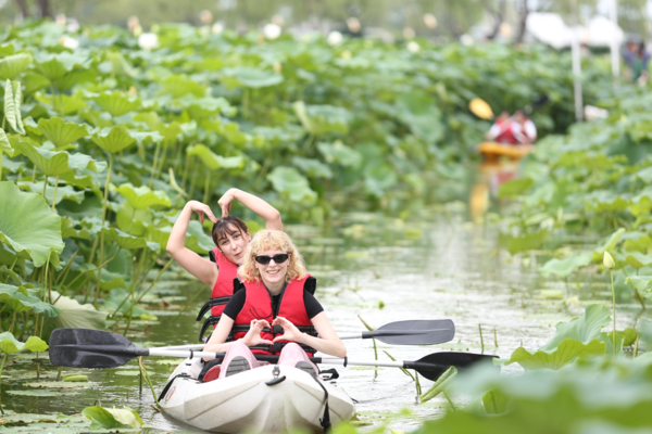 모두를 위한 축제로 남을 '부여서동연꽃축제'가 단순한 여름 축제를 넘어, 자연·역사·환경교육의 장으로서 충남 부여군(군수 박정현)의 지속 가능한 관광과 지역 상생의 새로운 이정표가 될 전망이다. (사진=김지수 기자/부여군청)