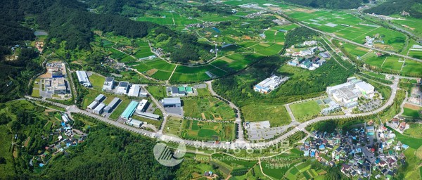 화순군은 일찍이 백신·바이오 산업을 미래 먹거리 1순위로 설정하고, 2023년에는 WHO 글로벌 바이오캠퍼스 유치, 2024년에는 국가첨단전략산업 바이오 특화단지로 지정되며 전남 유일의 바이오 거점으로 올라섰다.(사진=조용원 기자/화순군청)