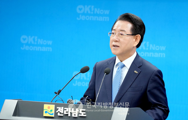 김영록 지사는 ‘전남형 대전환’을 완성시키기 위해국립의과대학 설립 및 통합 추진, 공공기관 지방 이전(농협·수협 등), COP33 여수 유치, 에너지 고속도로(HVDC 등) 조기 착공, 군 공항 통합 이전의 국가지원 대책 등이 필요하다고 강조했다(사진=조용원 기자/전남도청)