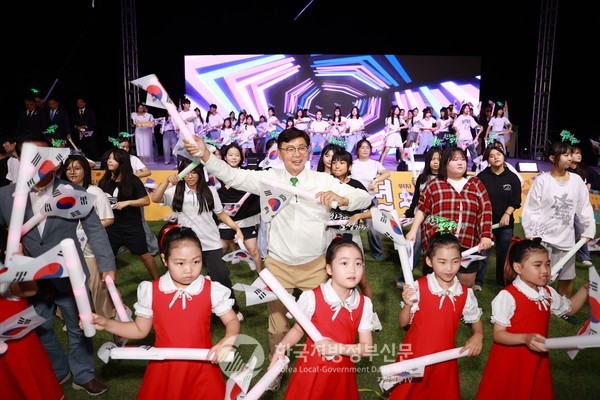 대한민국 녹차수도 보성은 글로벌 다향축제와 함께 ‘갯벌 생태탐방로드’, ‘프롬나드’, ‘해양관광 네트워크’, ‘갯벌 테마파크’ 등 남해안 생태관광 거점 도시로의 도약을 꿈꾸고 있다(사진=조용원 기자/보성군청)