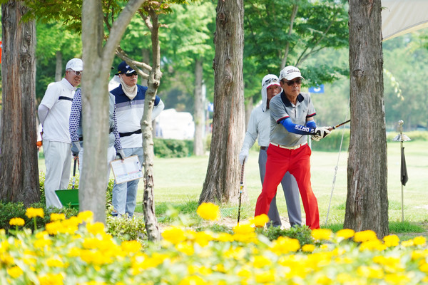 강원 화천군(군수 최문순)이 열고 있는 전국 최초의 '암 병력자 파크골프 대회'는 생존자 연대와 지역 상생 모델로 평가돼, 전국 지방정부에서 포용적 체육 대회의 표준으로 자리 잡을 전망이다. (사진=김미숙 기자/화천군청)