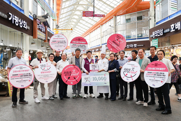 서울 동대문구(구청장 이필형)가 전국 최초로 고향기부금 답례품으로 '전통시장 내 식사권'을 도입해, 올해 8월 초부터 본격 발행될 예정인 이 권리는 ‘현금처럼 쓰면서’ 전통시장 상권에 직접적인 소비를 유도, 기존 답례품 중 농산물·생활용품이 차지하던 비중을 넘어서는 새로운 모델로 주목받고 있다. (사진=김미숙 기자/동대문구)