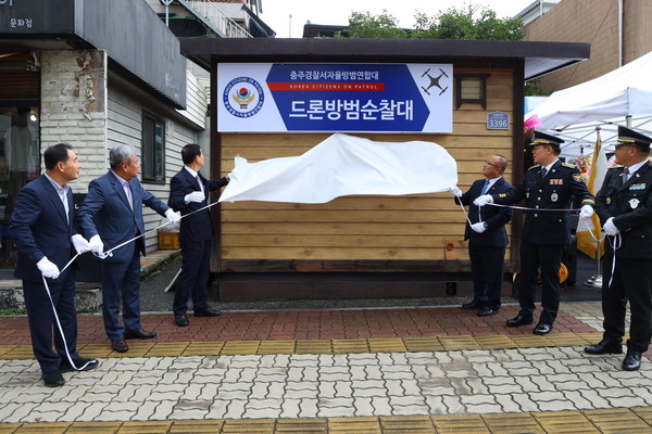 충북 충주시(시장 조길형)가 전국 최초로 출범시킨 '드론 방범순찰대'이 기성 경찰 시스템을 보완하는 동시에 지역 맞춤형 스마트 치안의 새 장을 열었다. (사진=김지수 기자/충주시청)