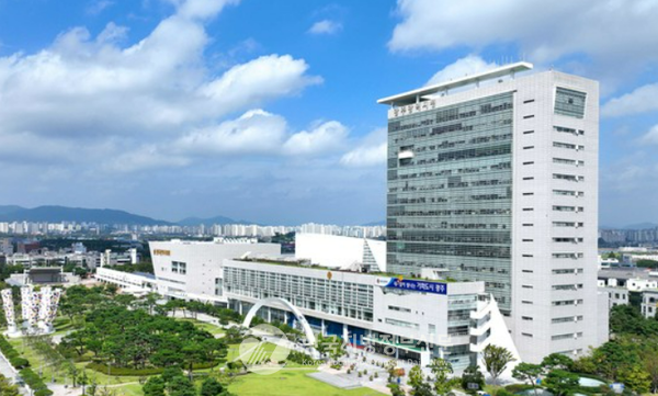 광주광역시(시장 강기정)가 전국에서 처음으로 농업법인을 악용한 부동산 투기와 탈세 행위에 대응하기 위해 공공데이터를 융합한 감사기법을 개발, 실질적인 지방세 추징과 법인 해산 조치 등 가시적인 성과를 이끌어내며 지방행정의 새로운 표준을 제시하고 있어 주목을 받고 있다.(사진=조용원 기자/광주시청)