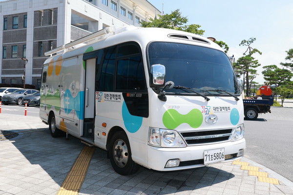 ‘찾아가는 결핵 검진’ 사업은 결핵 고위험 국가 출신 근로자의 조기 진단을 통해 무증상·잠복 결핵을 사전에 차단하고, 농번기 인력 부족 문제를 해소하는 동시에 지역 농가의 안정적 노동력을 보장하려는 복합적 목표를 담고 있다. (사진=이상금 기자/예천군청)