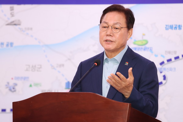 박완수 경남도지사는 “복합해양레저관광도시는 남해안의 해양관광 가치를 한층 끌어올릴 수 있는 전략사업이 될 것”이라며, “남해안 섬 연결 해상국도 노선과 연계하여 남해안 전역을 세계속의 해양레저관광벨트로 조성하겠다”고 강조했다. (사진=이상금 기자/경남도청)