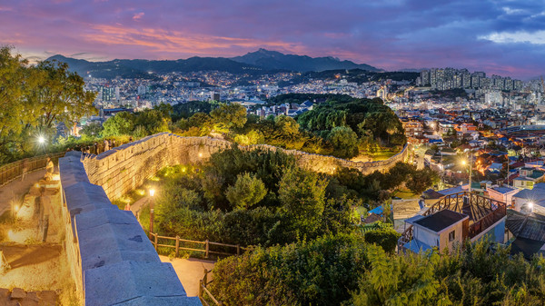 서울특별시(시장 오세훈)의 ‘한양의 수도성곽’이 최근 국제기념물유적협의회(ICOMOS)의 예비평가에서 세계유산으로 등재될 수 있는 잠재력을 인정받은 가운데, 시는 ‘한양의 수도성곽’을 유네스코 세계유산 등재 대상 후보로 확정하며 국내 심의 절차를 모두 마무리했다. (사진=김미숙 기자/서울시청)
