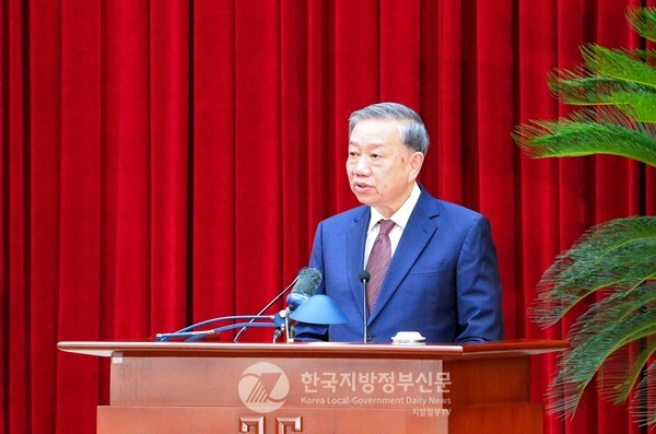 또럼 베트남 총비서는 “급진적이고 전면적인 경제 개혁이 시급하다"면서 "‘모든 생산력의 해방’ 위한 혁명 수준의 개혁이 필요하다”고 강조했다.(사진=정양기 기자/베트남 공산당/Cổng thông tin điện tử Đảng Cộng sản Việt Nam