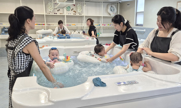 서울 관악구(구청장 박준희)가 서울시 최초로 24개월 미만 영아 전용 키즈카페 ‘은천동점’을 개관하며 어린이 돌봄 생태계 혁신을 본격화했다. (사진=김미숙 기자/관악구청)