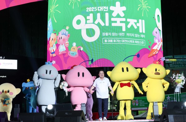 이장우 대전시장은 이번 성과에 대해 “단순 수익을 넘어 도시 브랜드 가치를 높이고 관광객 체류와 소비를 촉진한 중요한 성과”로 규정하며, 상품군 확대와 온·오프라인 판매 채널 다변화를 통해 ‘대전만의 차별화된 관광 콘텐츠’로 발전시켜 나가겠다고 강조했다. (사진=이상금 기자/대전시청)