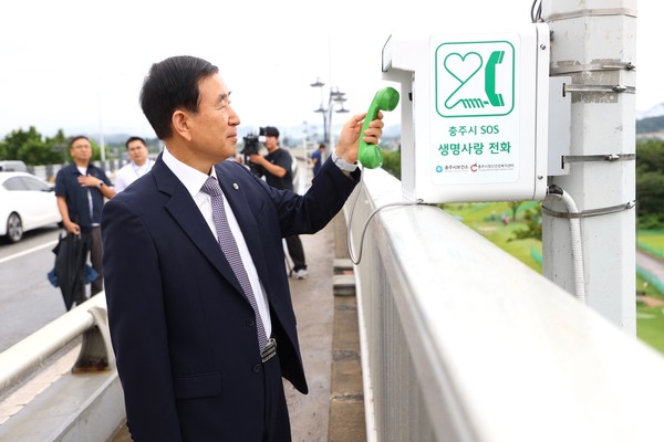 조길형 충주시장은 “한 사람의 생명은 그 무엇과도 바꿀 수 없는 소중한 가치”라며 한 명이라도 더 도움을 받도록 하겠다는 의지를 여러 차례 강조했다. (사진=이상금 기자/충주시청)