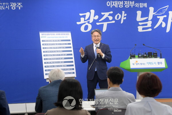 강기정 광주광역시장(사진)이 민선 8기부터 준비해 온 성장 전략이 이재명 정부의 ‘국정운영 5개년 계획’과 맞물리며 본격적인 실행 국면으로 진입했다.(사진=조용원 기자/광주시청)