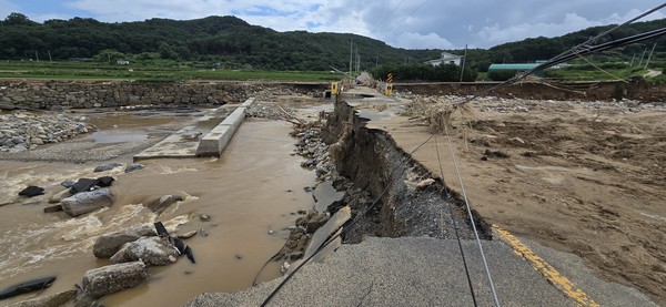 경남도는 양천 등 지방하천의 수해복구 실시설계에 착수하면서, 침수 피해가 집중된 취약 취락지와 주요 구간에 대해 국가하천에 준하는 ‘200년 빈도 기준’을 적용하는 선택적 홍수방어 계획을 전국 최초로 수립·적용할 예정이다. (사진=김기문 기자/경남도청)