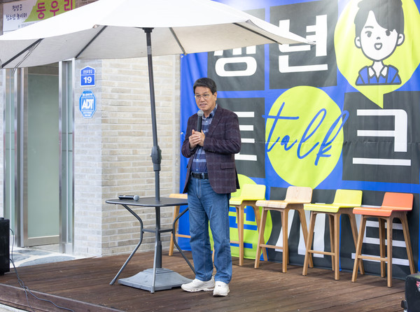 김돈곤 청양군수는 “5년 연속 청년친화헌정대상 수상은 청년이 살고 싶은 환경을 만들기 위해 우리 군이 꾸준히 노력해 온 결과”라며 “앞으로도 청년의 목소리를 정책에 적극 반영해 미래 세대와 함께 성장하는 청양을 만들어 가겠다”고 강조했다. (사진=이상금 기자/청양군청)