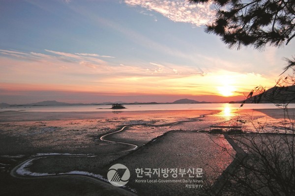 이번 2025 세계유산축전은 선암사와 순천갯벌(사진)이 간직한 고유의 생명력을 빛과 소리로 형상화하여 인간과 자연이 조화롭게 공존해온 순천의 가치를 세계에 알리는 무대다.(사진=조용원 기자/순천시청)