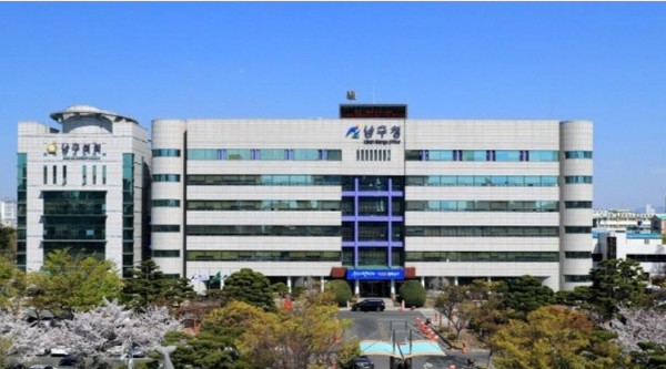 울산 남구(구청장 서동욱)가 추진하고 있는 전국 최초의 노인일자리 초밥전문점 ‘스시은’ 사업이 단순한 상업 창업이 아니라 고령사회 대응 실험으로 인정받아 국비 확보를 통해 더 탄력을 받는다. (사진=이상금 기자/남구청)