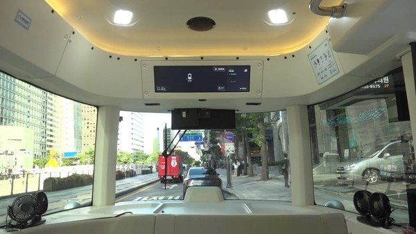 이번에 공개된 셔틀은 기획 단계에서부터 자율주행만을 목적으로 설계된 소형버스(11인승, 좌석 9개)로, 운전대와 운전석이 아예 없다. (사진=김미숙 기자/서울시청)