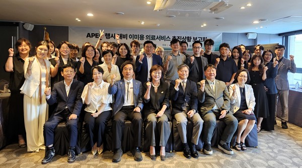 경상북도(도지사 이철우)가 APEC 기간 중 정상급·CEO급 방문객을 대상으로 대한민국의 이미용(이미지·미용)과 의료기술을 현장에서 직접 체험하게 하는 프로그램을 마련한 것은 단순한 행사 운영을 넘어선 전략적 브랜드 메시지다. (사진=이명선 기자/경북도청)