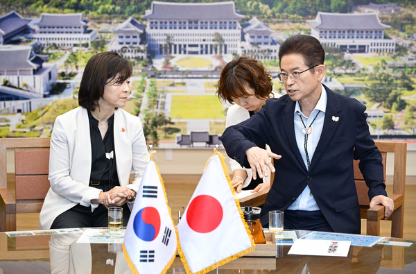 28일 스탠포드호텔 안동에서 열린 ‘경상북도·돗토리현 저출생 극복 국제공동포럼’은 형식적인 방문·우호교류를 넘어서 지방정부 수준에서 실무적·정책적 해법을 주고받은 첫 사례라는 점에서 의미가 크다. (사진=김기문 기자/경북도청)