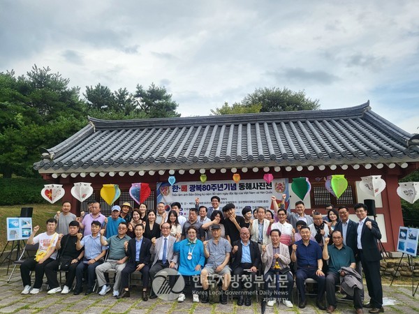  (사)안용복장군기념사업회(회장 이수자)가 주최하고 부산광역시, 경상북도문화관광공사, 울릉군, (재)독도재단 등 13개 기관·단체 후원으로 개최된 이번 전시에는 서울, 부산 대구, 인천, 광주, 경북 등 전국 각지에서 온 사회단체, 언론인, 베트남 연구가, 주한 베트남교민 등 각계 주요인사 100여 명이 참석해 큰 관심을 보였다.(사진=이명선 기자)