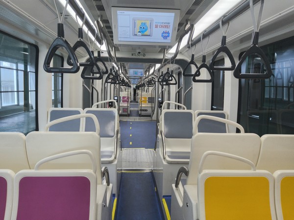 위례선 트램은 국내에서 처음 도입되는 무가선 노면전차(전차선 없이 운행하는 방식)로, 마천역(지하철 5호선)에서 출발해 복정역(8호선·수인분당선)과 남위례역(8호선)을 연결하는 총 연장 5.4km, 정거장 12개, 차량기지 1곳, 운행 투입 차량 10편성으로 설계됐다. (사진=박상대 기자/서울시청)