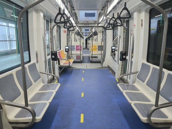 역사적으로 서울의 트램은 1899년 도입되어 1968년 운행을 중단한 바 있는데, 위례선은 58년 만의 부활이라는 상징성을 넘어 도시 이동체계의 또 다른 장(場)을 여는 시험대가 될 전망이다. 향후 진행되는 시험 결과와 서울시의 신호·도로정책 조정이 관건이다. (사진=박상대 기자/서울시청)