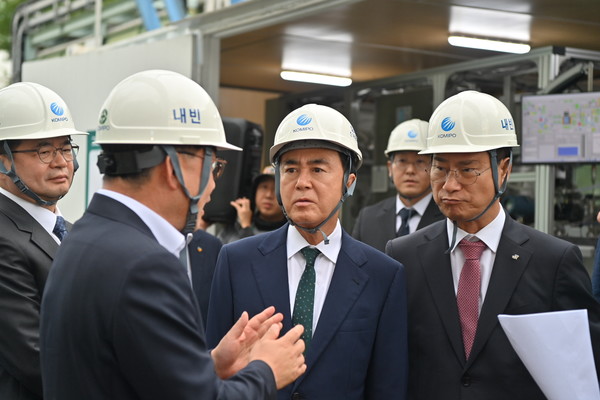 충남도는 8일 한국중부발전 보령발전본부에서 열린 시연회에서 도비 20억 원을 투입해 보령화력 부지에 구축된 그린올 실증 플랫폼이 지난 9월 1일부터 가동에 들어갔다. (사진=김기문 기자/충남도청)