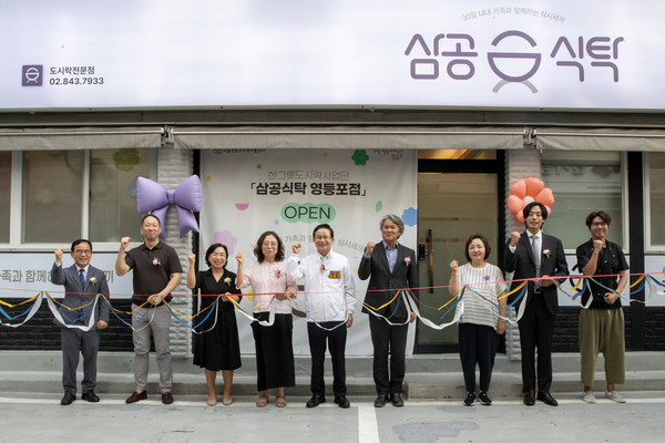 영등포구는 지난 9월 3일 개소한 한그릇도시락 사업단 ‘삼공(30)식탁’을 통해 관공서와 소규모 시설을 우선 대상으로 균형 잡힌 한 끼를 3,900원에 제공하는 배달 서비스를 시작했다. (사진=김미숙 기자/영등포구청)