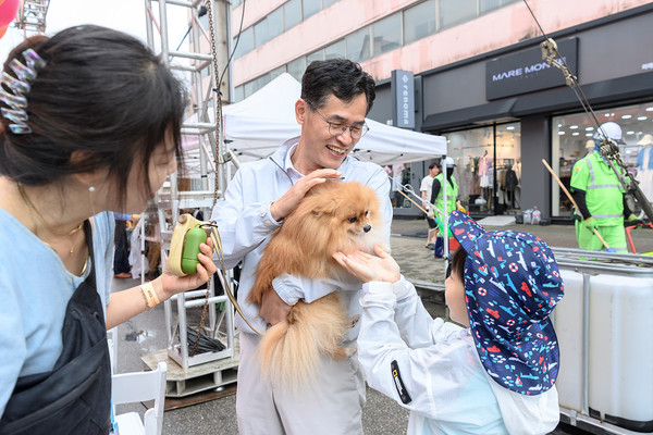 이기재 양천구청장은 이번 사업을 “어르신들의 경제적 부담을 줄여 반려동물과 건강하게 동행할 수 있도록 돕는 따뜻한 복지정책”이라고 설명했다. (사진=이상금 기자/양천구청)