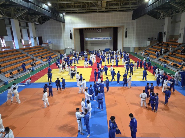 경상북도(이철우)가 올여름 유치한 하계 전지훈련은 단순한 체육 이벤트를 넘어 지역 소비·관광·홍보를 아우르는 지역경제 회복의 한 축으로 작동했다. (사진=박상대 기자/경북도청)