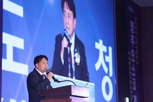 이번 시설은 충북도·청주시가 약 2,318억 원을 투입해 조성한 대형 복합시설로서, 환경부의 ‘수열에너지 보급·지원 시범사업’ 대상지로 선정돼 한국수자원공사(K-water)와 충북개발공사가 시공에 참여했다.  (사진=김기문 기자/충북도청)