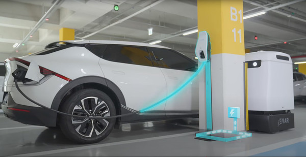 성남시가 국내 최초로 자율주행 전기차 충전로봇 실증사업을 띄우며 국내 충전 인프라의 '운영 방식' 자체를 바꾸려 하고 있다. (사진=김미숙 기자/성남시청)