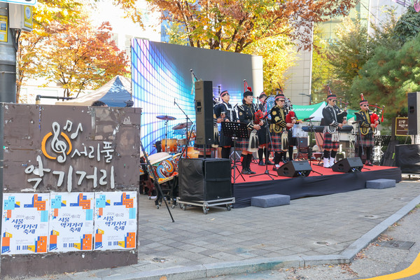 서초구가 9월 27일(토)과 28일(일) 이틀간 반포대로 일대에서 개최하는 ‘제7회 서리풀 악기거리 축제’는 올해 명칭을 바꾸고 ‘2025 서리풀뮤직페스티벌’의 핵심 프로그램으로 확대돼 열린다. (사진=박상대 기자/서초구청)