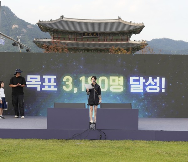 서울특별시(시장 오세훈)가 ‘광장’이라는 공공장소에서 시민들이 문학을 매개로 연대하는 장면을 대중적으로 보여주는 문화정책적 상징을 이뤄냈다. (사진=김미숙 기자/서울시청)