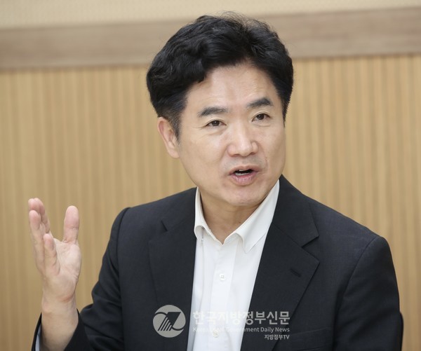 김대중 전남도교육감은 “작은학교가 전남 교육의 미래"라며 "전남형 글로컬작은학교의 경쟁력을 키우고 개인별 맞춤학습을 실현할 수 있는 ‘미래학교’ 모델로 적극 육성하겠다”고 밝혔다(사진=조용원 기자/전남교육청)