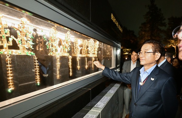 이번 시연회는 APEC 정상회의의 핵심 무대인 보문단지의 야간경관을 국제적 위상에 걸맞게 바꾸려는 전략적 전환을 사실상 선언한 행사로, POST-APEC(APEC 이후) 시대 경주를 ‘글로벌 문화관광 중심지’로 도약시키겠다는 의지를 현장으로 옮긴 자리였다. (사진=박상대 기자/경북도청)