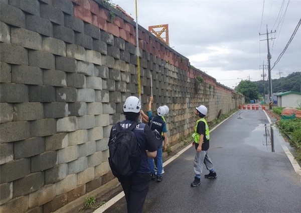 안전점검을 신청한 도민 가운데 167명이 응답한 만족도 조사에서 ‘매우 만족’(49%)과 ‘만족’(31%)의 합계가 80%로 집계되었다. (사진=박상대 기자/경기도청)