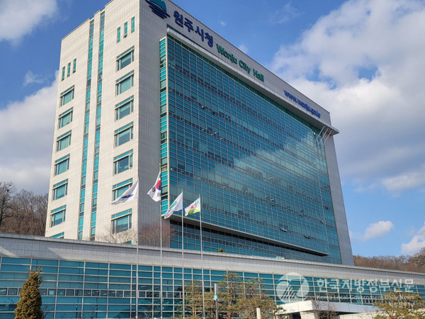 강원 원주시(시장 원강수)에 전국 최초로 개관한 의료·생명 특화 ‘국립강원전문과학관’의 개관이 지역 주민에게는 일상 속 과학 체험의 장을, 교육계에는 현장 중심의 학습 자원을, 산업계에는 전문인력 유입의 토양을 제공할 잠재력을 지닌 사건으로 주목받고 있다. (사진=김미숙 기자/원주시청)