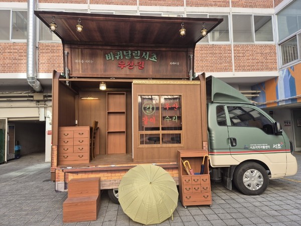 서울 서초구(구청장 전성수)가 '일상 속 정책이 곧 도시의 경쟁력'이라는 신념을 구현해, 11월 17일(현지시각) 영국 런던 웨스트민스터 국회의사당에서 열린 ‘2025 그린애플어워즈(Green Apple Awards)’에서 대상(Champion)을 포함해 총 3관왕을 차지하면서 생활밀착형 환경정책이 도시의 국제적 경쟁력으로 곧장 연결될 수 있음을 다시 한번 입증했다. (사진=김미숙 기자/서초구청)전성수 서초구청장은 “일상 속 작은 혁신이 세계적인 모범사례로 인정받아 매우 자랑스럽다. 앞으로도 생활 속 친환경 정책을 적극 확대해 나가겠다”고 강조했고, 이번 3관왕 수상은 서초구의 일관된 정책 방향(주민 참여·디지털 집행·순환경제 구축)이 국제적 표준과 호응했음을 보여준다.(사진=김미숙 기자/서초구청)