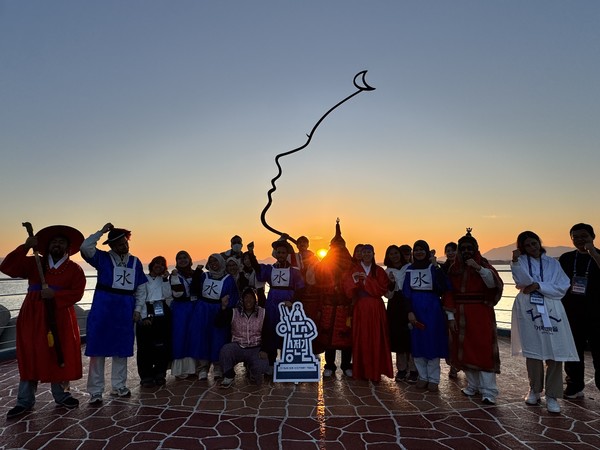 ‘걸으며 느끼는’ 이순신 승전길의 교육적 가치를 되새기는 ‘이순신 승전길’ 교육관광 테마상품화 사업이 사천 일원에서 열린 시범행사로 첫 결실을 보였다. (사진=박상대 기자/경남도청)